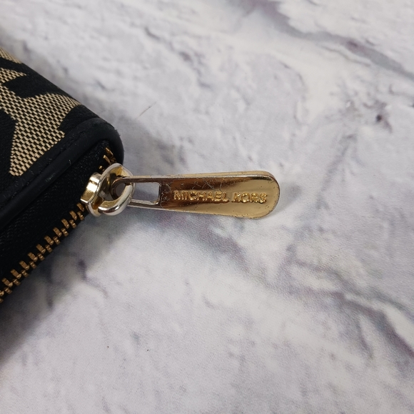 Michael Kors black and tan signature canvas and leather zip wallet - Picture 4 of 14